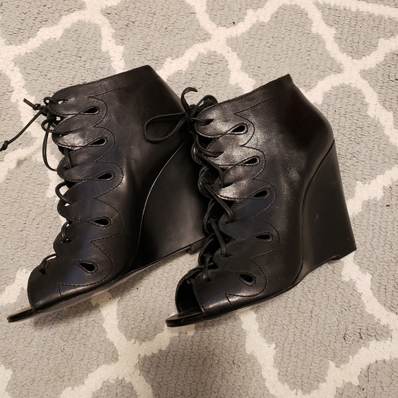 BCBG Generation Wedge Lace Up Heel Leather Black 8M - Picture 2 of 6